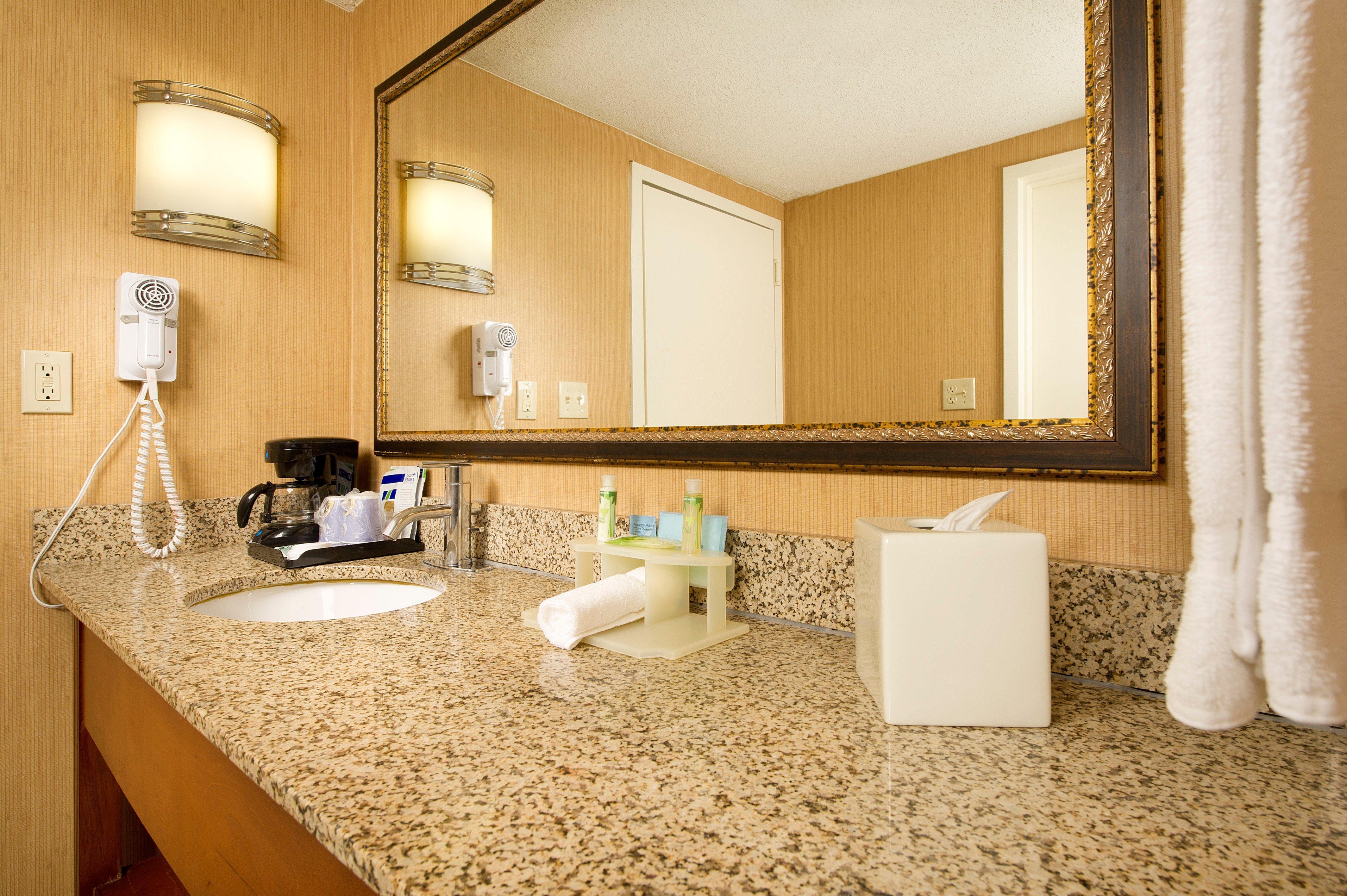 Holiday Inn Express Fairfax-Arlington Boulevard By Ihg Eksteriør bilde