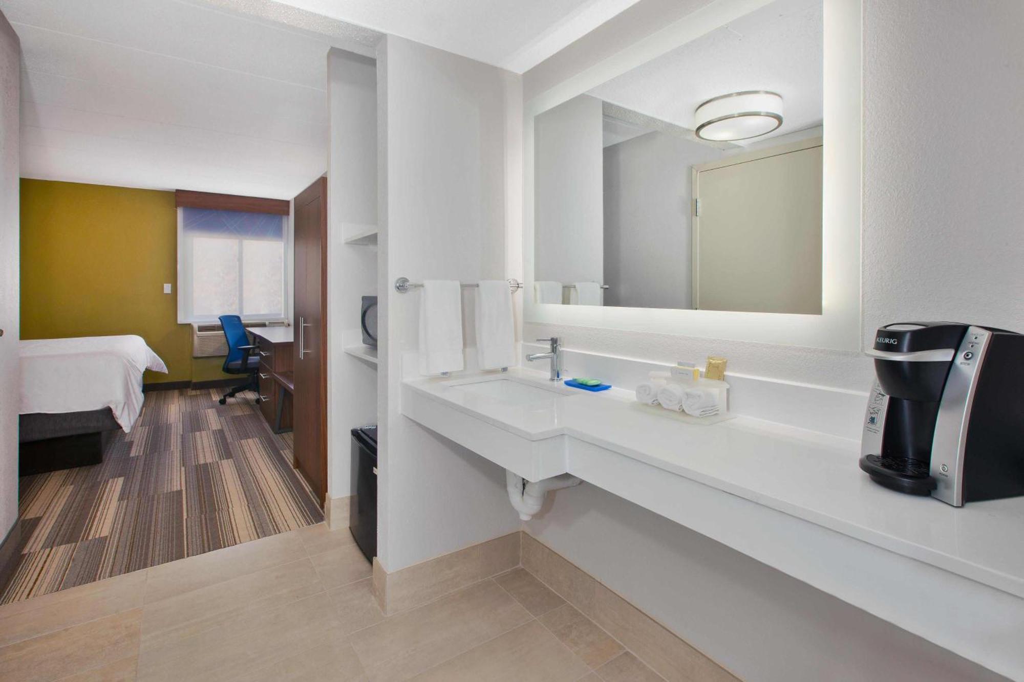 Holiday Inn Express Fairfax-Arlington Boulevard By Ihg Eksteriør bilde