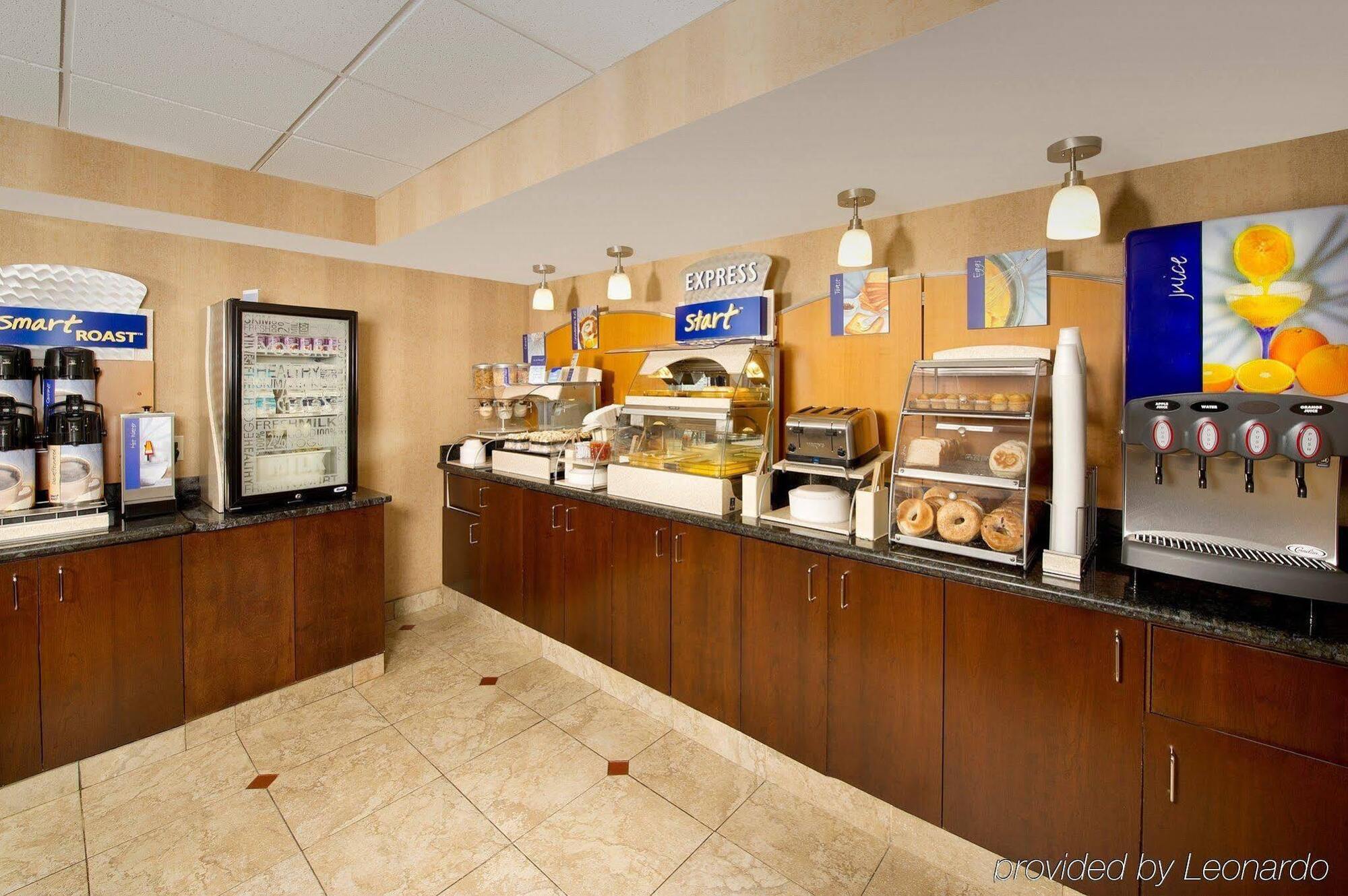Holiday Inn Express Fairfax-Arlington Boulevard By Ihg Eksteriør bilde