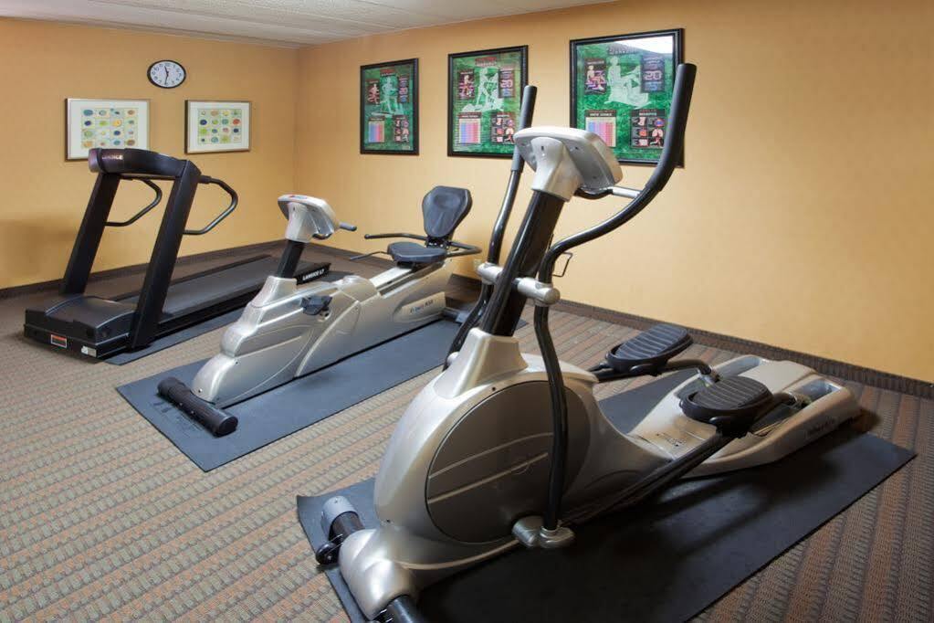 Holiday Inn Express Fairfax-Arlington Boulevard By Ihg Eksteriør bilde