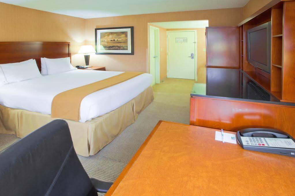 Holiday Inn Express Fairfax-Arlington Boulevard By Ihg Eksteriør bilde